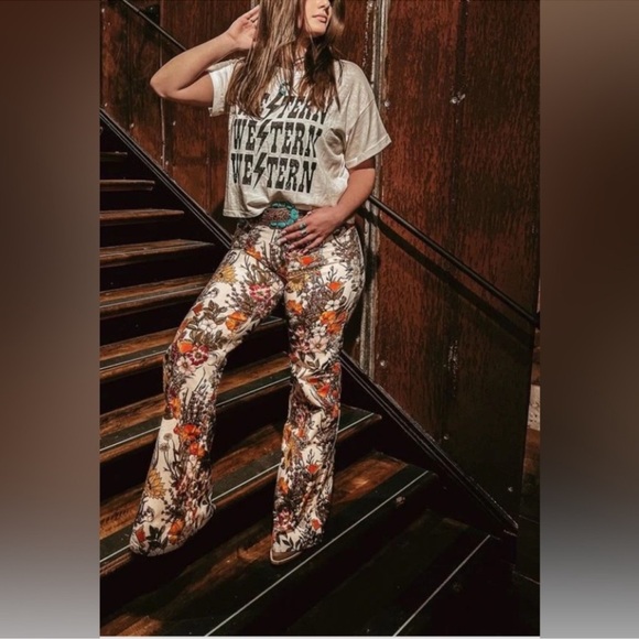 WRANGLER ANTHROPOLOGIE WANDERER FLORAL BOHO BOHEMIAN 70S FEMININE FLARE JEANS - Picture 13 of 16